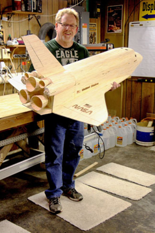 Illustration for article titled Man makes giant 13.4-foot-long space station with 282,000 matchsticks
